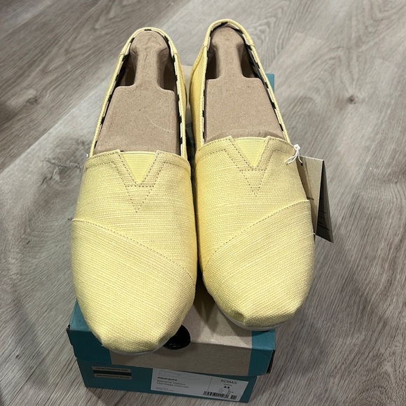 Toms Women's Banana Yellow Canvas Comfort Lightweight Alpargata heritage canvas - Picture 2 of 5